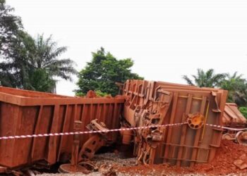 KAMSAR : Un train minéralier fait un accident à Madina Toubataye, 30 wagons à terre !!!