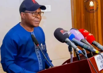 Administration publique : Le ministre Julien Yombouno averti : « tous ceux qui ne vont pas se faire enrôler… seront automatiquement radiés …» !!!