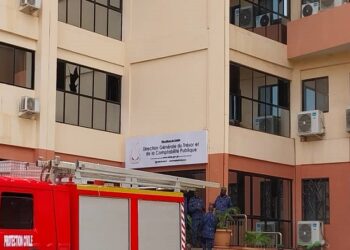 Kaloum : Reprise effective des travaux à la Direction Générale du Trésor et de la Comptabilité Publique après l’incendie !!!