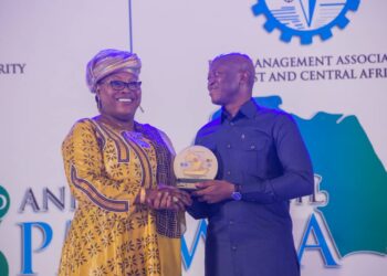 Performance : L’ex DG du Port Autonome de Conakry, Mme Touré Aissata Aribot raffle le prix de « meilleure femme portuaire » !!!