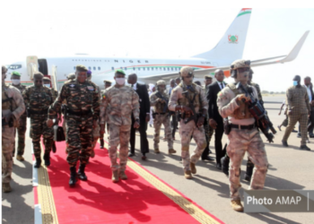 Mali : Le général Tiani accueilli à Bamako par le président Goïta!!!