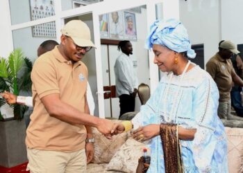 Culture : Dr Dansa KOUROUMA porté au pinacle par Aicha KONÉ !!!