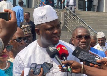 Restriction de l’internet et musèlement de la presse : « L’État est en plein droit de restreindre les réseaux sociaux » dixit Alphonse Charles Wright !!!