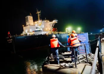 Vers la fin de la crise de carburant en Guinée ? Un bateau contenant du Gasoil a accosté au Port Autonome de Conakry !!!