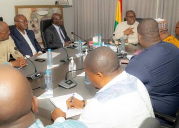 Retards et surfacturations dans les infrastructures routières en Guinée : Le PM Dr Goumou rencontre les représentants des entreprises BTP !!!