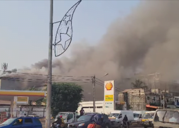 Urgent : Un immeuble en feu non loin de la base militaire !!!