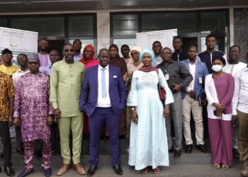 Sport et Jeunesse : Le nouveau ministre 𝐊𝐄𝐀𝐌𝐎𝐔 𝐁𝐎𝐆𝐎𝐋𝐀 𝐇𝐀𝐁𝐀 reçu par les responsables du FADES !!!