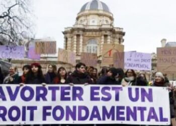 Interruption volontaire de grossesse : La France, premier pays à introduire l’avortement dans sa Constitution!!!