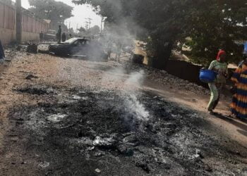 Kindia : Des jeunes dans la rue pour ‘’exiger’’ le retour de l’électricité dans les ménages !!!