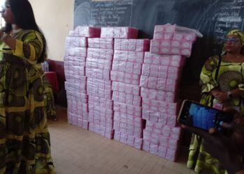 Fête des femmes, AFRICA GLOBAL LOGISTICS fait des dons aux étudiantes en Guinée !!!