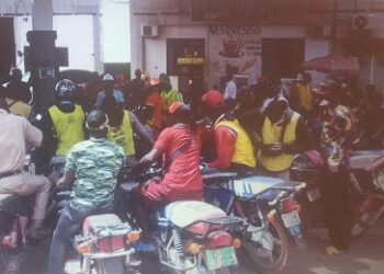 BOKÉ : Pénurie de carburant, des stations-services prises d’assaut par des motards !!!