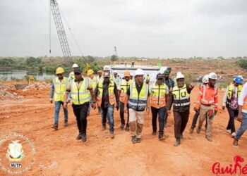 Infrastructures : Le Ministre Mahamadou Abdoulaye Diallo visite les travaux du Pont Unique de Tanéné !!!