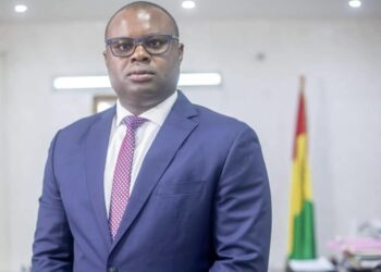 Discrètement sorti du pays, l’ancien PM, Dr Bernard Goumou, de retour à Conakry !!!