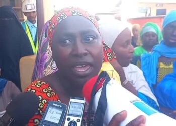 Labé : Manque de courant à Maleya, des femmes organisent une manifestation devant le siège de l’EDG !!!