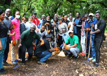 Journée sportive et citoyenne : le Palais du peuple fait sa toilette grâce au coup de pioche des Conseillers nationaux !!!