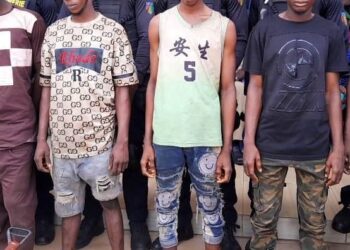 Kankan : Six (6) présumés bandits dont un soldat de 2ème classe avec des armes présentés à la presse locale !!!