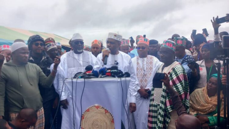 Labé: Le nouveau Khalif  intronisé devant une foule en liesse !!!
