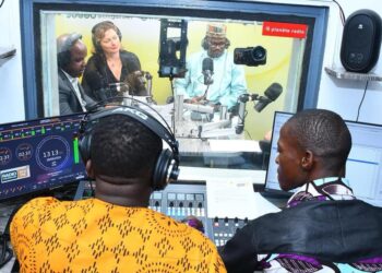 Média : Relance de la radio Parlementaire, ‘’c’est une tribune distincte du Tribunal’’ entre le Peuple et les conseillers nationaux (Par Bella Kamano) !!!