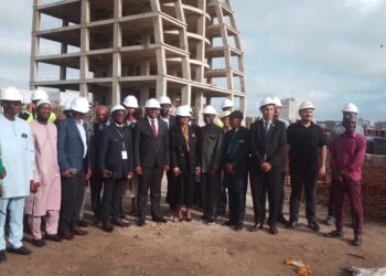 Conakry : La Directrice Générale  du Fonds de Solidarité Islamique de la BID satisfaite de l’évolution des travaux  de construction de la cité WAQF BID Guinée!!!