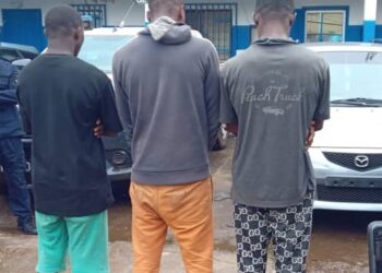 Kaloum : Trois présumés braqueurs de véhicules présentés à la Presse !!!