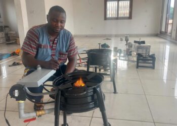 Guinée : L’inventeur Aguibou Barry met sur le marché, des cuisinières multifonctionnelles à plusieurs sources d&rsquo;Énergie !!!