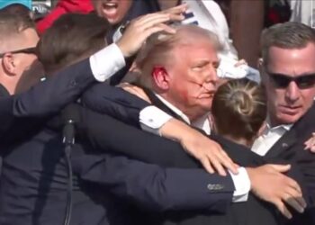 Trump dit avoir senti une balle « lui transpercer la peau » lors d’une possible tentative d’assassinat!!!