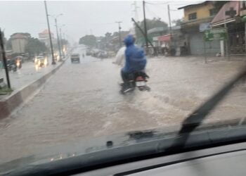 Prudence ce samedi 10 août à Conakry, la chaussée est glissante (vidéo)!!!