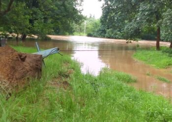 Koubia : L&rsquo;unique bac de Woundou emporté par les eaux!!!