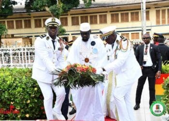 Fête de l’an 66 de l’Indépendance de la Guinée : le Général Mamadi Doumbouya a déposé la gerbe de fleur à la place des martyrs de Kaloum (images) !!!