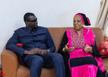 Guinée : Le Chef de l’Etat rend visite à une ancienne ministre des affaires sociales, Hadja Mariama Aribot (DCI) !!!