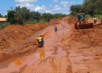 Infrastructure : interpellé du calvaire des usagers de la route Mamou-Faranah, le PM Amadou Oury Bah promet sa reconstruction !!!