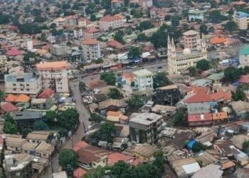 Prolifération des bars à Conakry, un danger pour la jeunesse guinéenne (opinion)