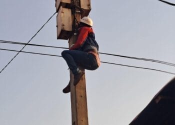 Dernière minute : Un électricien est électrocuté sur un poteau à la cimenterie