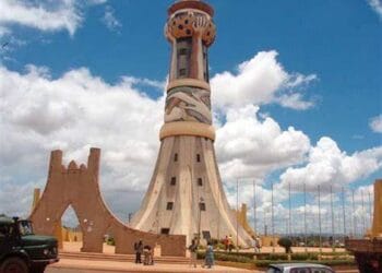 Mali : les autorités de la transition arrêtent trois responsables d’une société minière étrangère