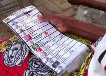 Ghana: les électeurs se déplacent aux urnes pour élire leur président
