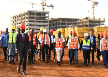 Siège de l’Assemblée Nationale : Honorable Dr Dansa KOUROUMA en visite sur le chantier