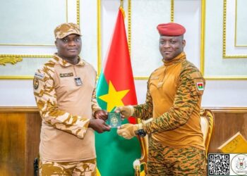 Confédération des États du Sahel : Ibrahim Traoré reçoit le premier passeport biométrique