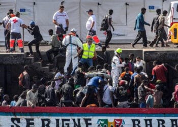Les Canaries débordées : une vague migratoire record de plus de 40 000 arrivées en 2024