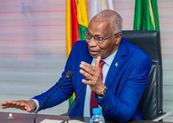 Couverture médicale pour les fonctionnaires de l’État, c’est une révolution en Guinée, selon le PM Bah Oury