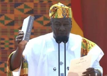 Ghana: le nouveau président John Mahama prête serment