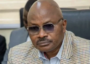 Carte nationale d’identité biométrique gratuite en Guinée : une mesure présidentielle freinée par des obstacles administratifs [Par Aboubacar Sakho]