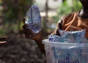 Eau Minérale en Guinée : Un marché en pleine expansion, mais à quel prix ?