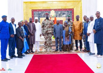 Palais Mohammed V : Le Chef de l’Etat reçoit le panel d’experts pour la relecture de l’avant-projet de nouvelle constitution