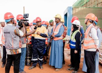 Chantier du siège du Parlement : Honorable Dr Dansa KOUROUMA s’imprègne de l’avancement des travaux