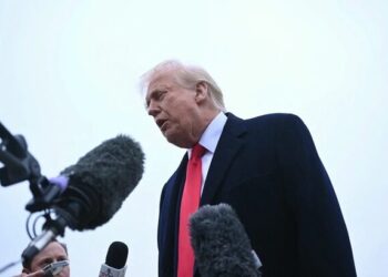 Voice of America et Radio Free Asia suspendus : tollé international contre la décision de Trump