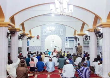 Kaloum : le Président du CNT partage une rupture collective avec les citoyens