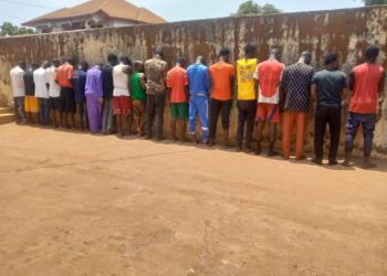 Insécurité : Interpellation d’une vingtaine de jeunes dont deux personnes en tenue militaire