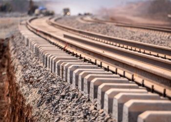 Rio Tinto Simfer achève avec succès la construction d’infrastructures clés de son embranchement ferroviaire