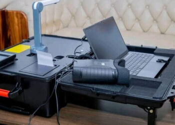 Processus Électoral en Guinée: le PM réceptionne les kits de recensement biométrique