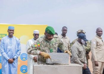 Mali : Le Président Assimi Goita pose la 1ère pierre pour une raffinerie d’Or